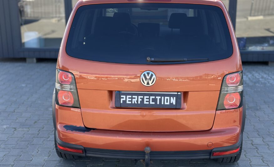 VOLKSWAGEN TOURAN CROSS 2007 РОКУ