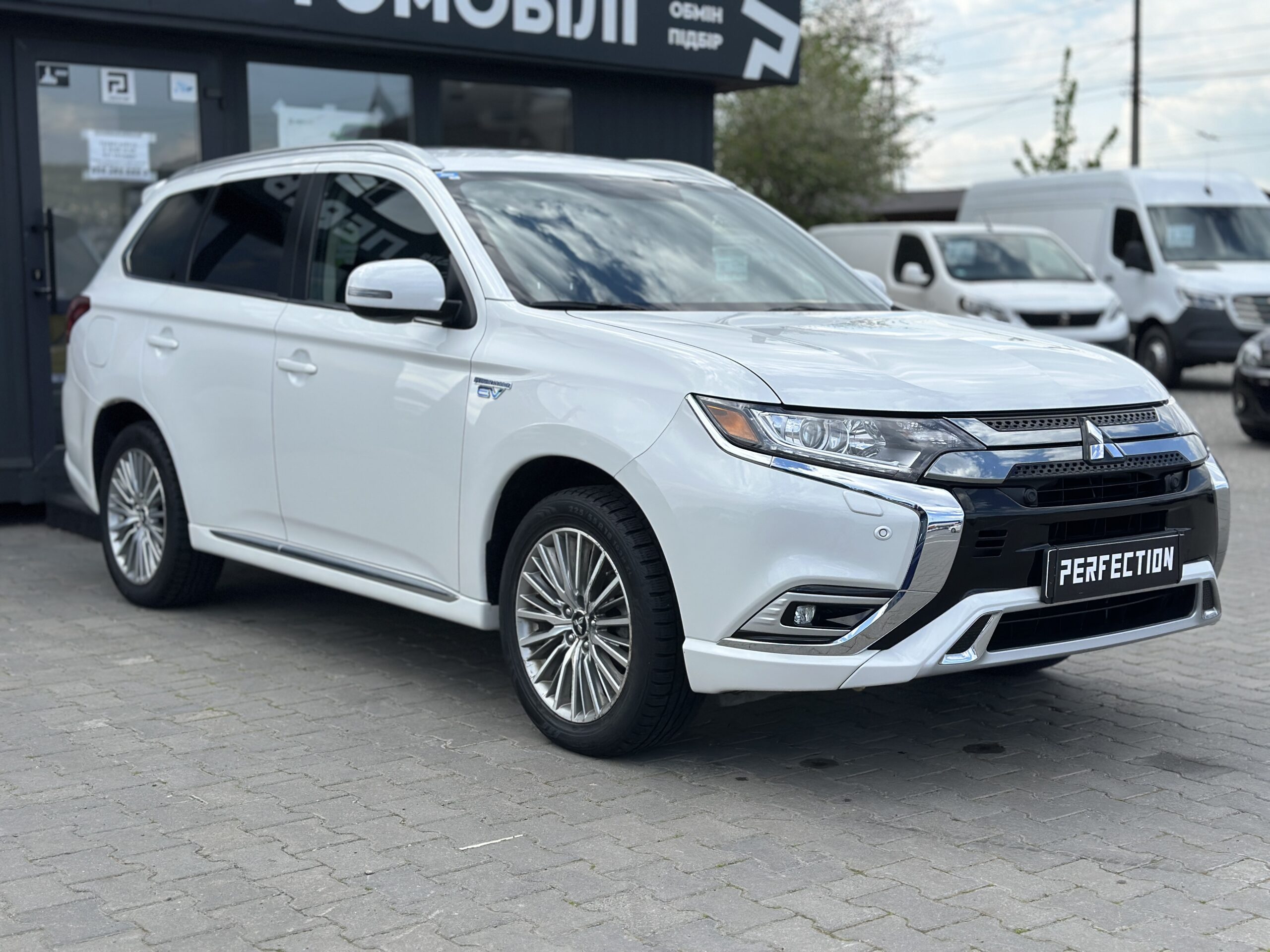 MITSUBISHI OUTLANDER PHEV 2021 РОКУ