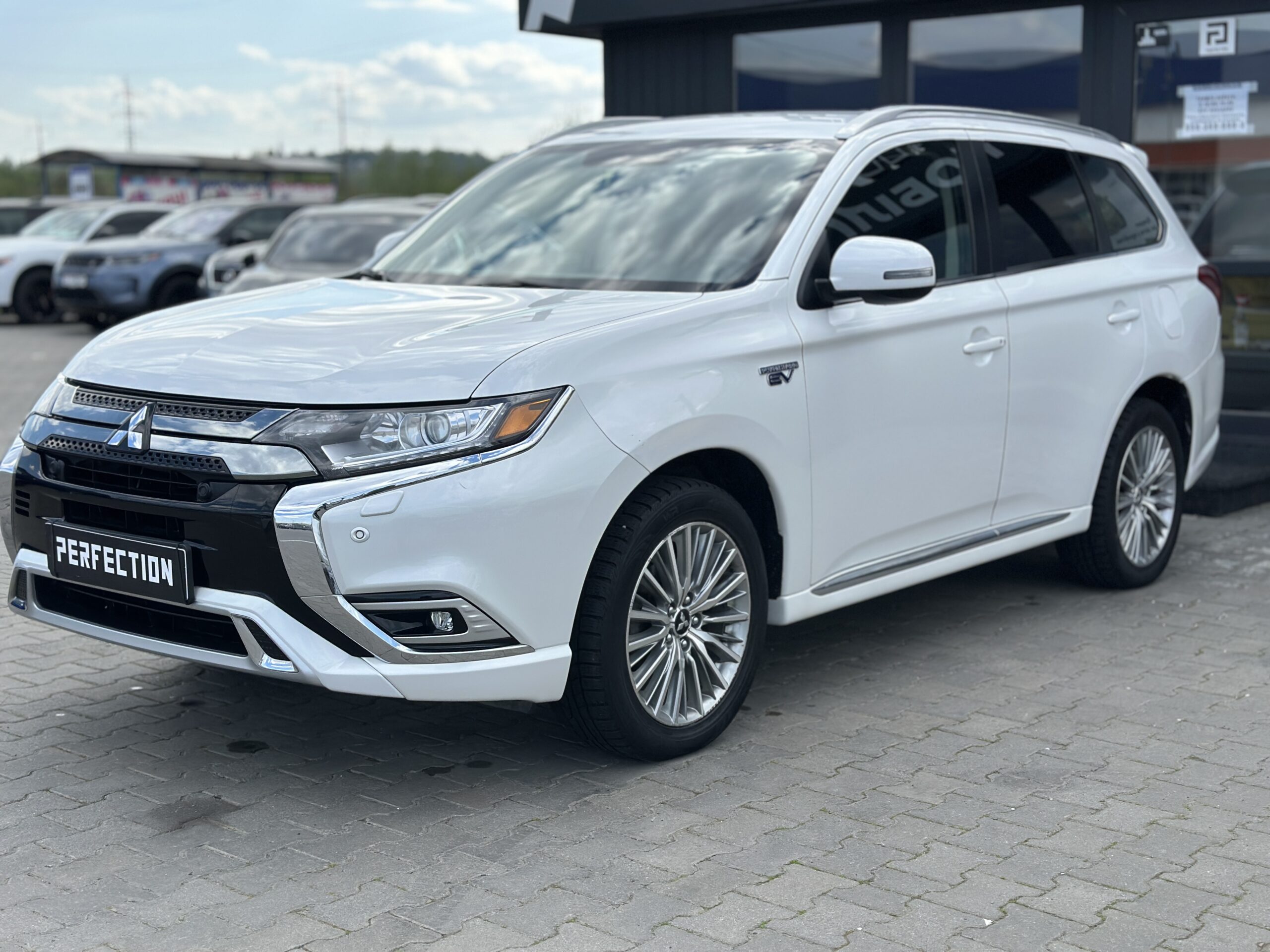MITSUBISHI OUTLANDER PHEV 2021 РОКУ