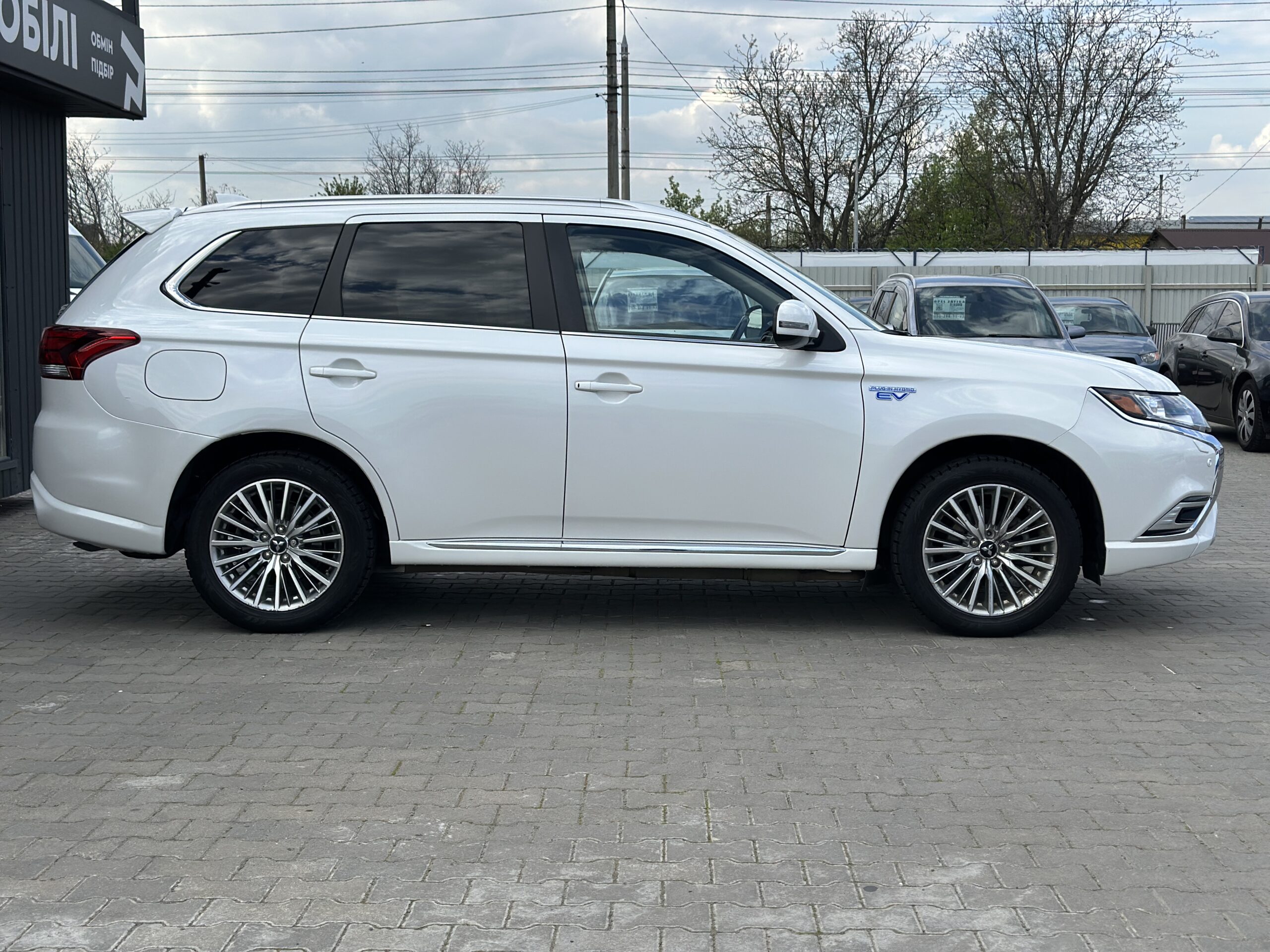 MITSUBISHI OUTLANDER PHEV 2021 РОКУ