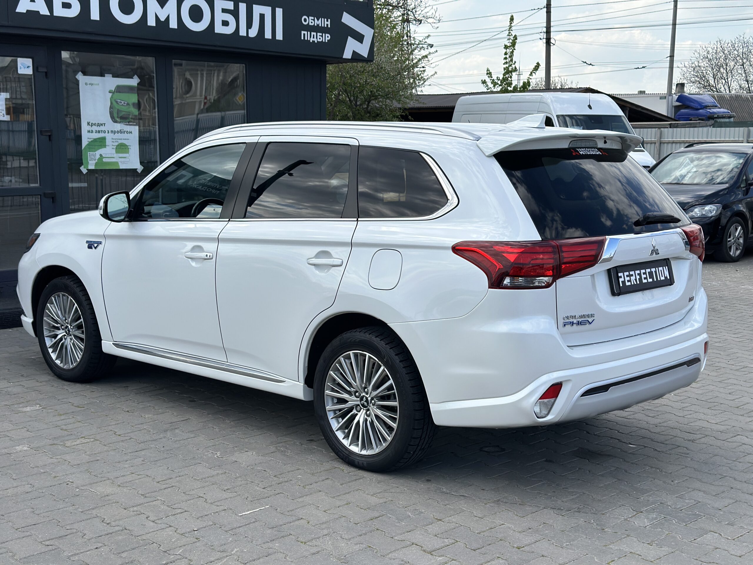 MITSUBISHI OUTLANDER PHEV 2021 РОКУ