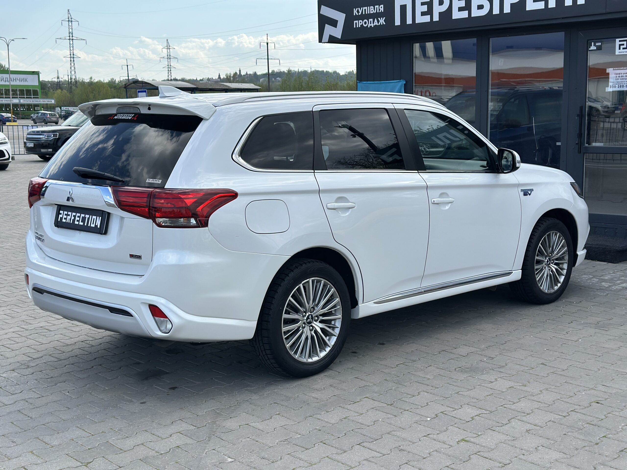 MITSUBISHI OUTLANDER PHEV 2021 РОКУ