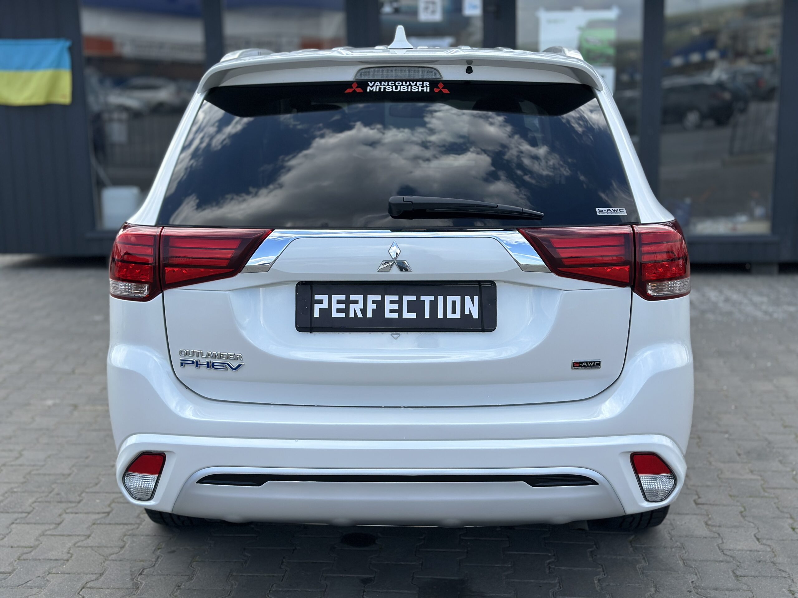 MITSUBISHI OUTLANDER PHEV 2021 РОКУ