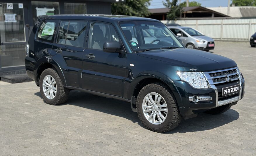 MITSUBISHI PAJERO WAGON 2017 РОКУ