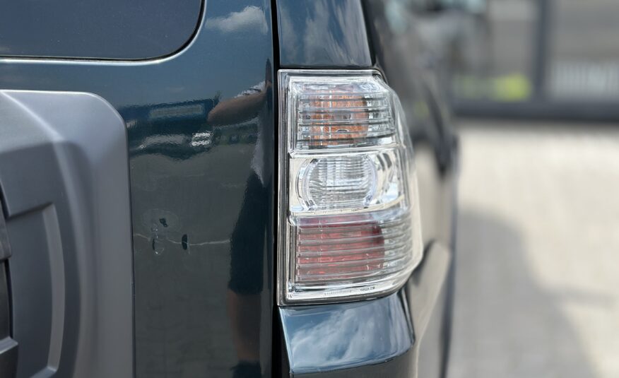 MITSUBISHI PAJERO WAGON 2017 РОКУ