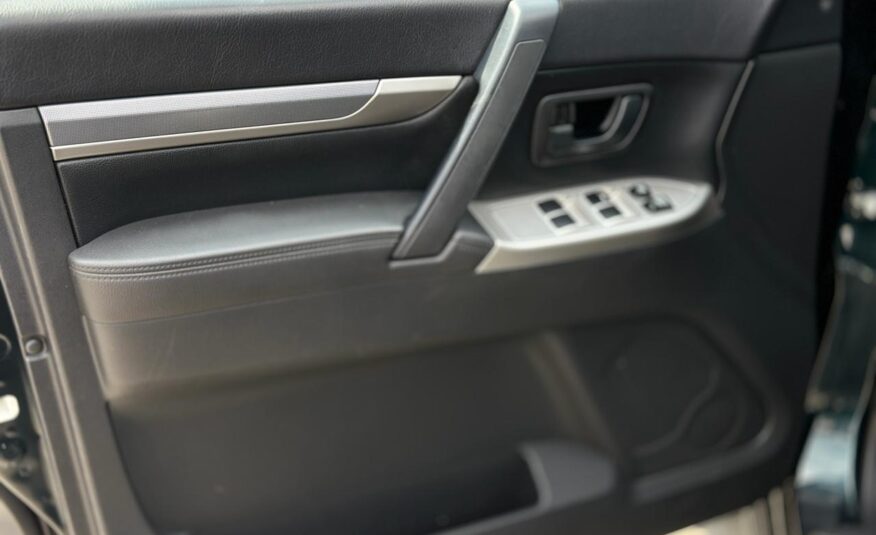 MITSUBISHI PAJERO WAGON 2017 РОКУ