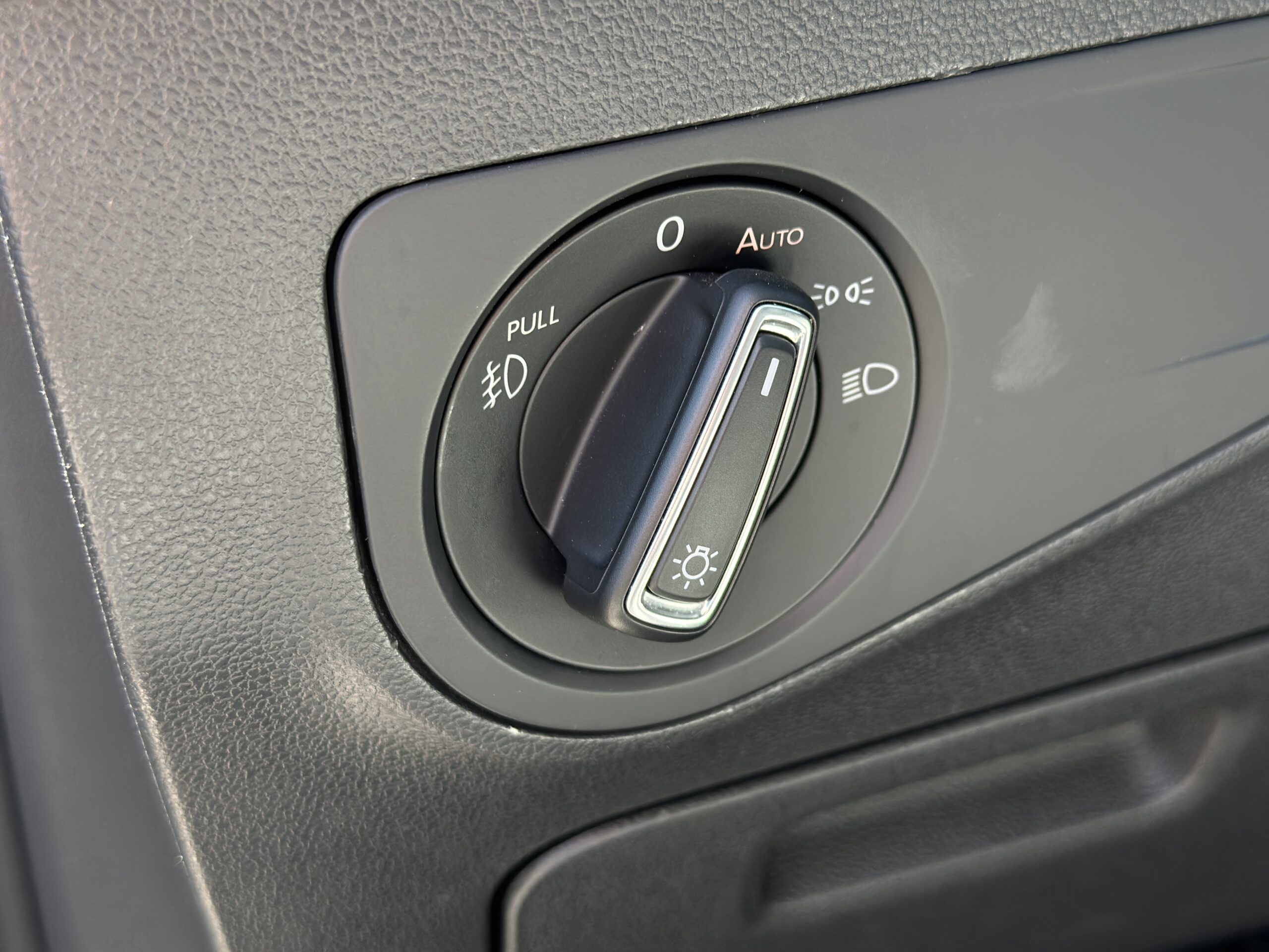 VOLKSWAGEN TIGUAN SEL 2018 РОКУ