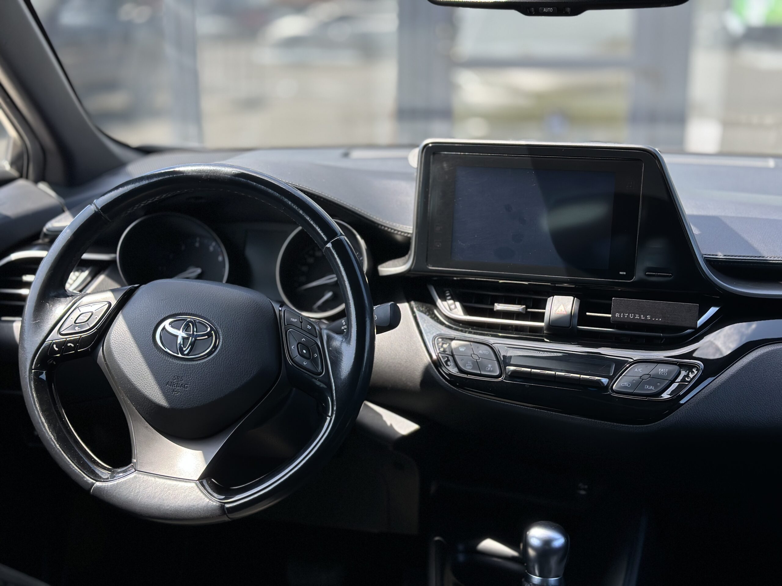 TOYOTA C-HR 2016 РОКУ