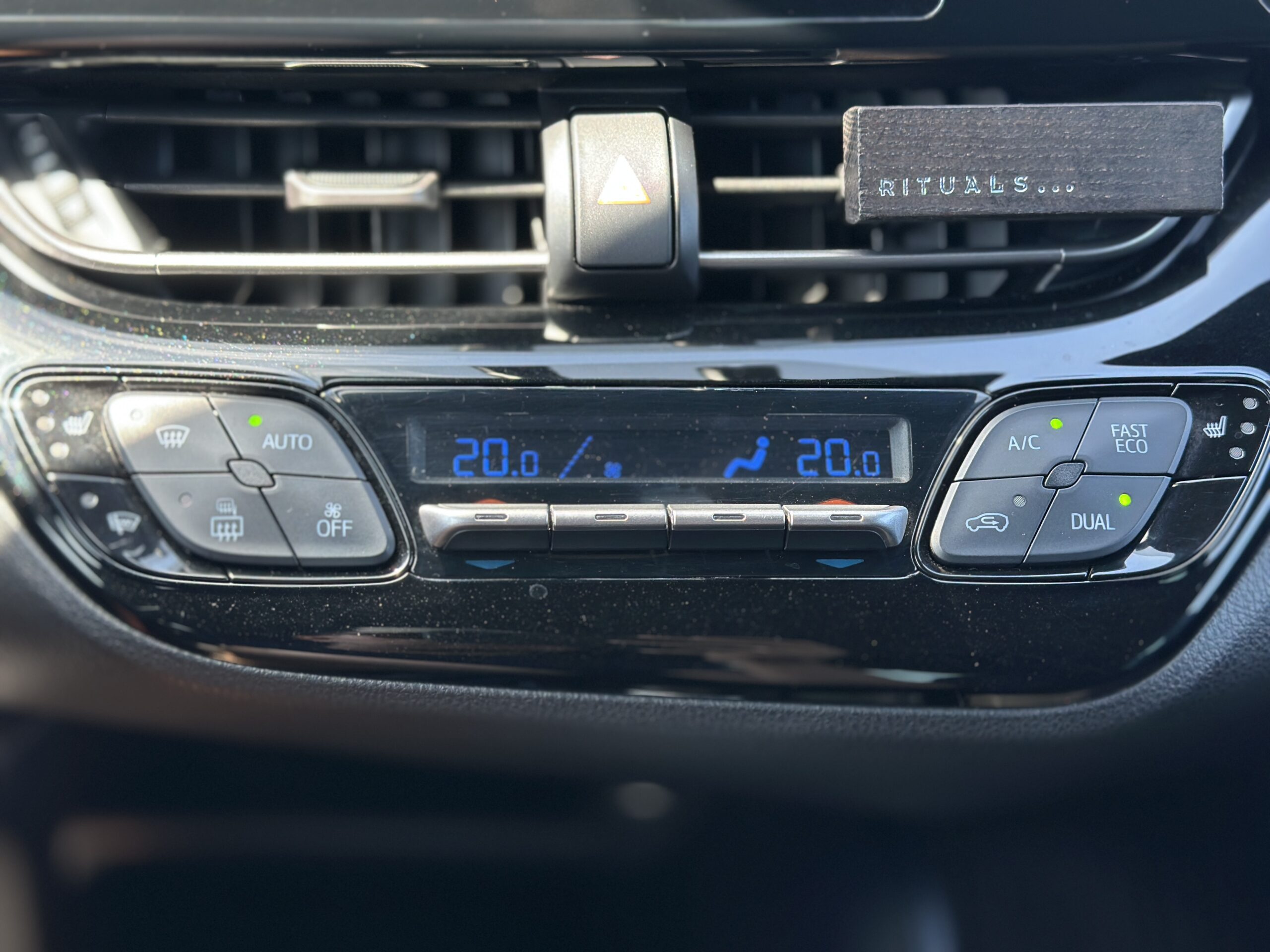 TOYOTA C-HR 2016 РОКУ