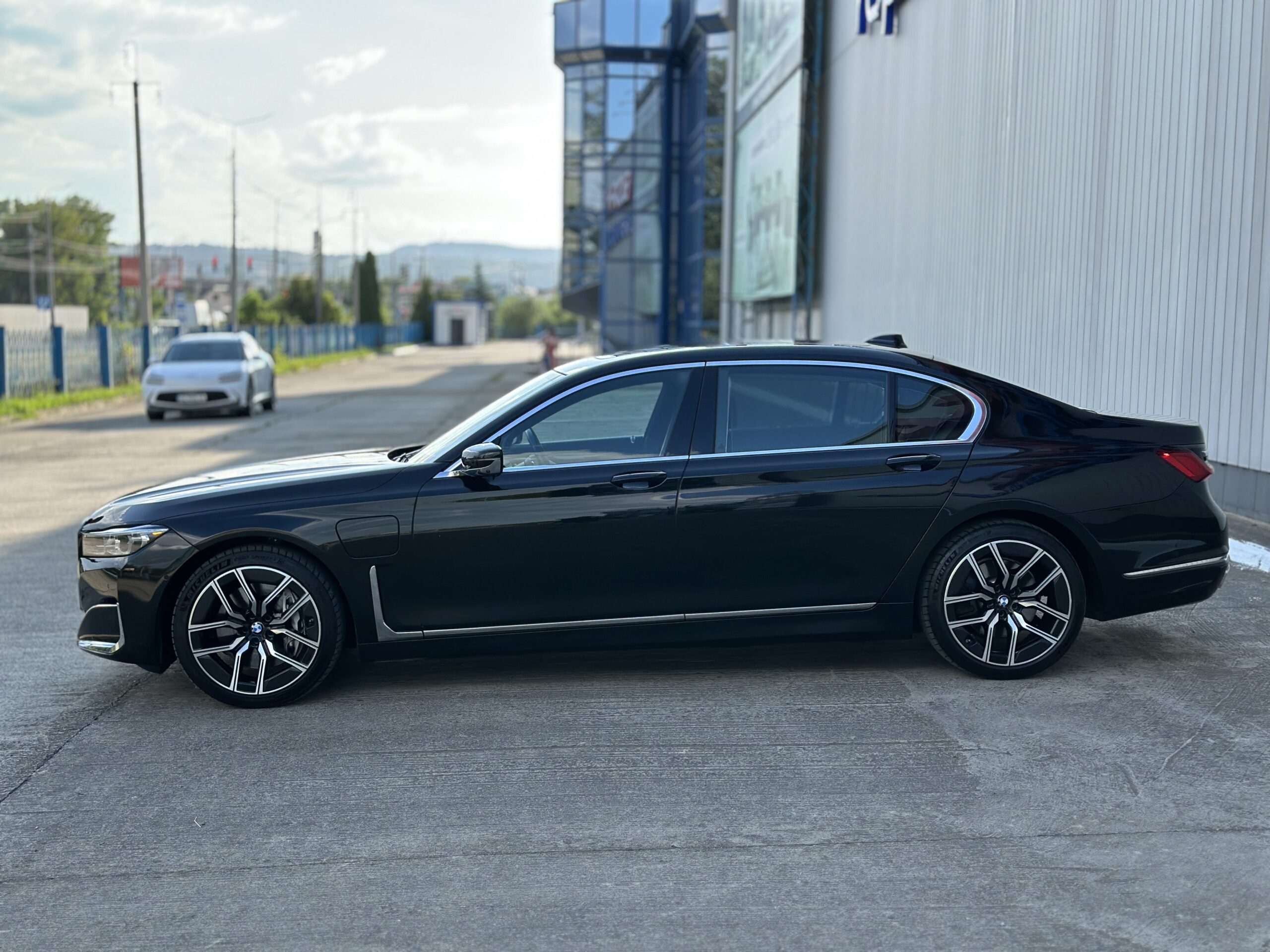 BMW 745e xDrive Plug in hybrid G12 FL 2019 РОКУ