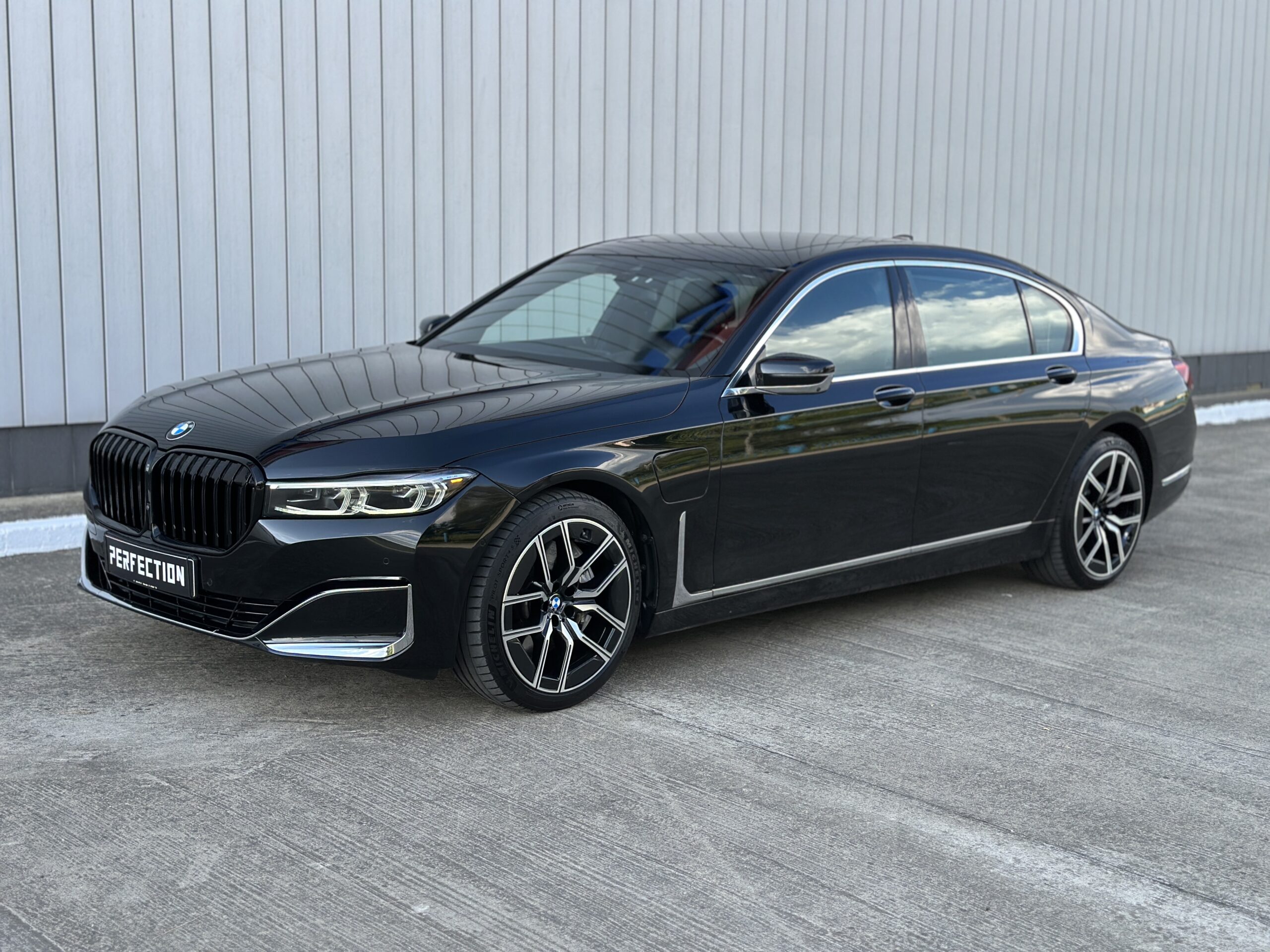 BMW 745e xDrive Plug in hybrid G12 FL 2019 РОКУ