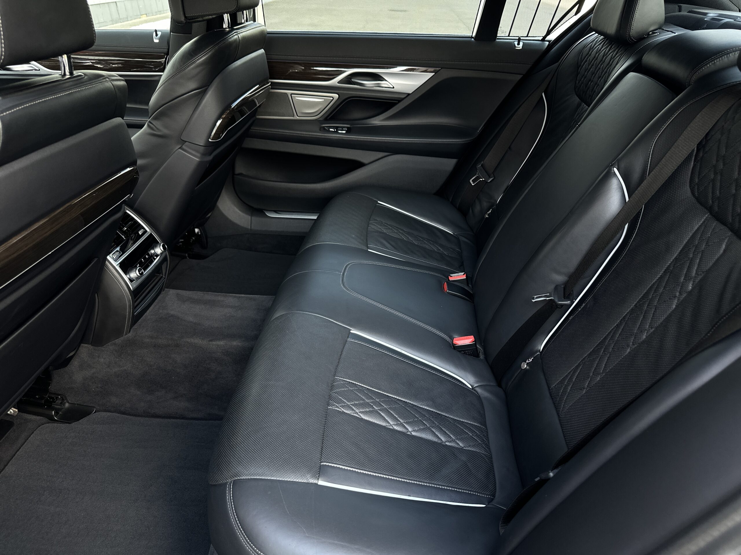 BMW 745e xDrive Plug in hybrid G12 FL 2019 РОКУ