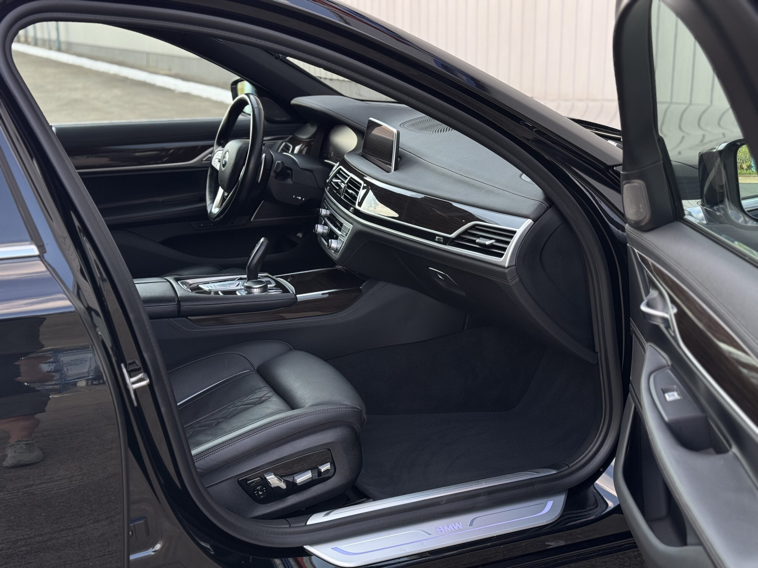 BMW 745e xDrive Plug in hybrid G12 FL 2019 РОКУ