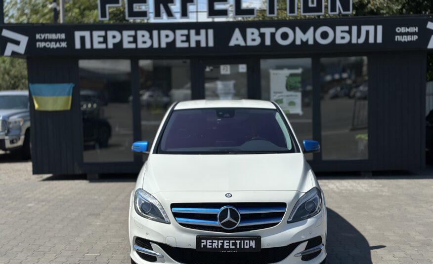 MERCEDES BENZ B250E 2015 РОКУ