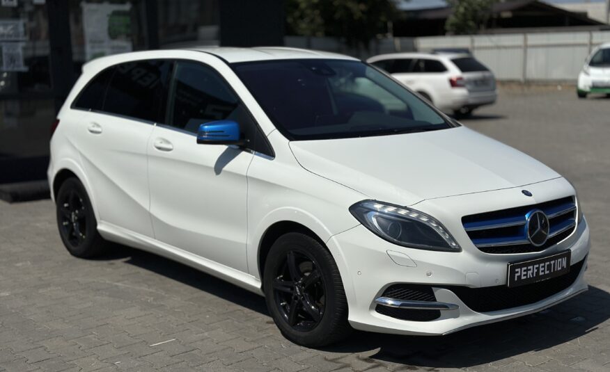 MERCEDES BENZ B250E 2015 РОКУ