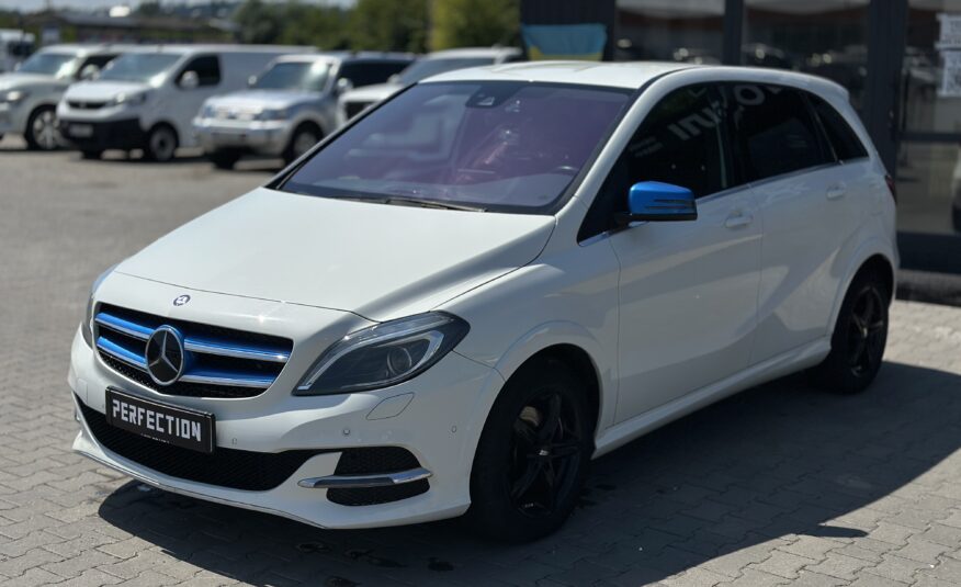 MERCEDES BENZ B250E 2015 РОКУ