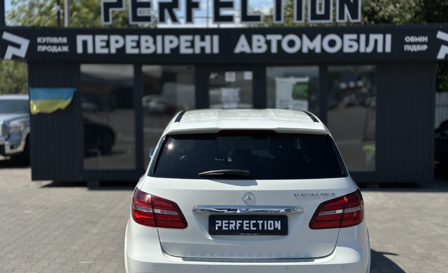 MERCEDES BENZ B250E 2015 РОКУ