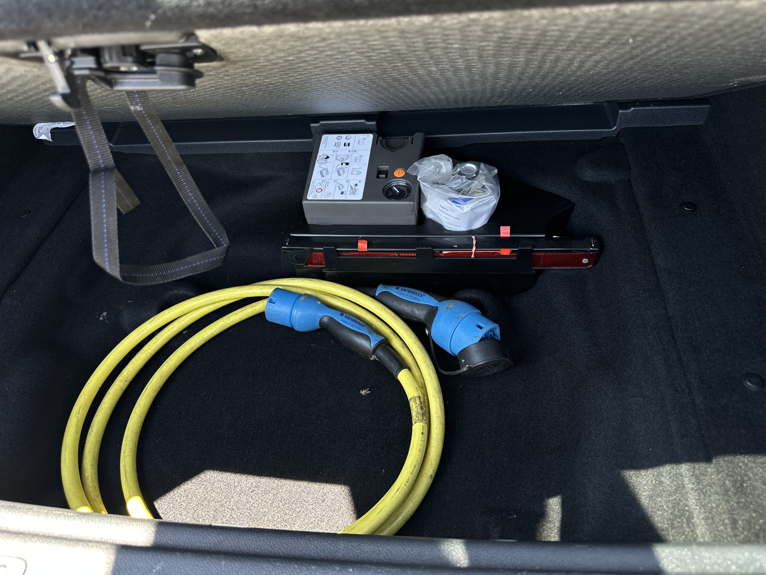 MERCEDES BENZ B250E 2015 РОКУ