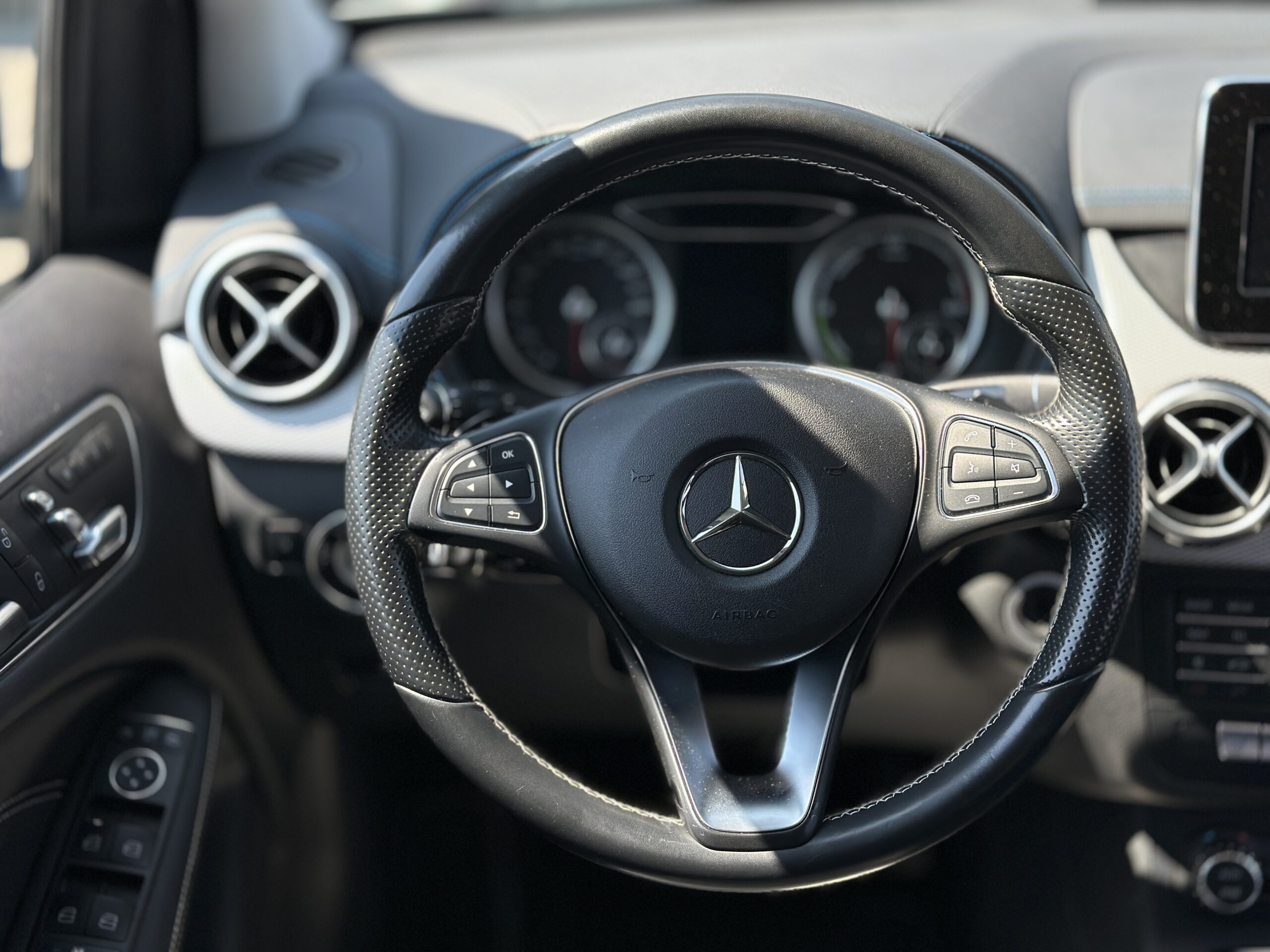 MERCEDES BENZ B250E 2015 РОКУ
