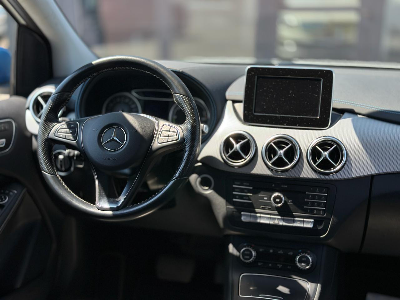 MERCEDES BENZ B250E 2015 РОКУ