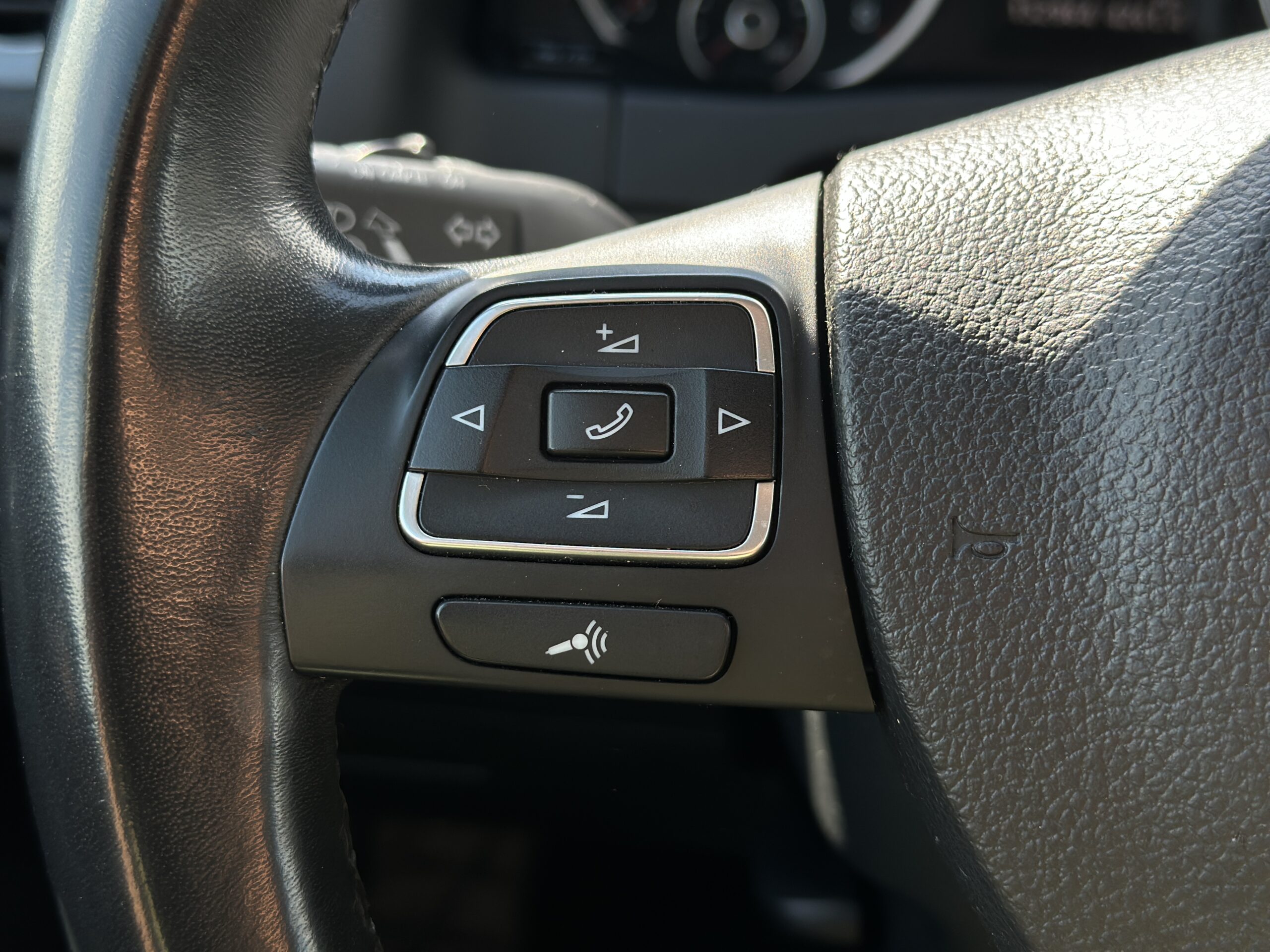 VOLKSWAGEN TIGUAN 2016 РОКУ