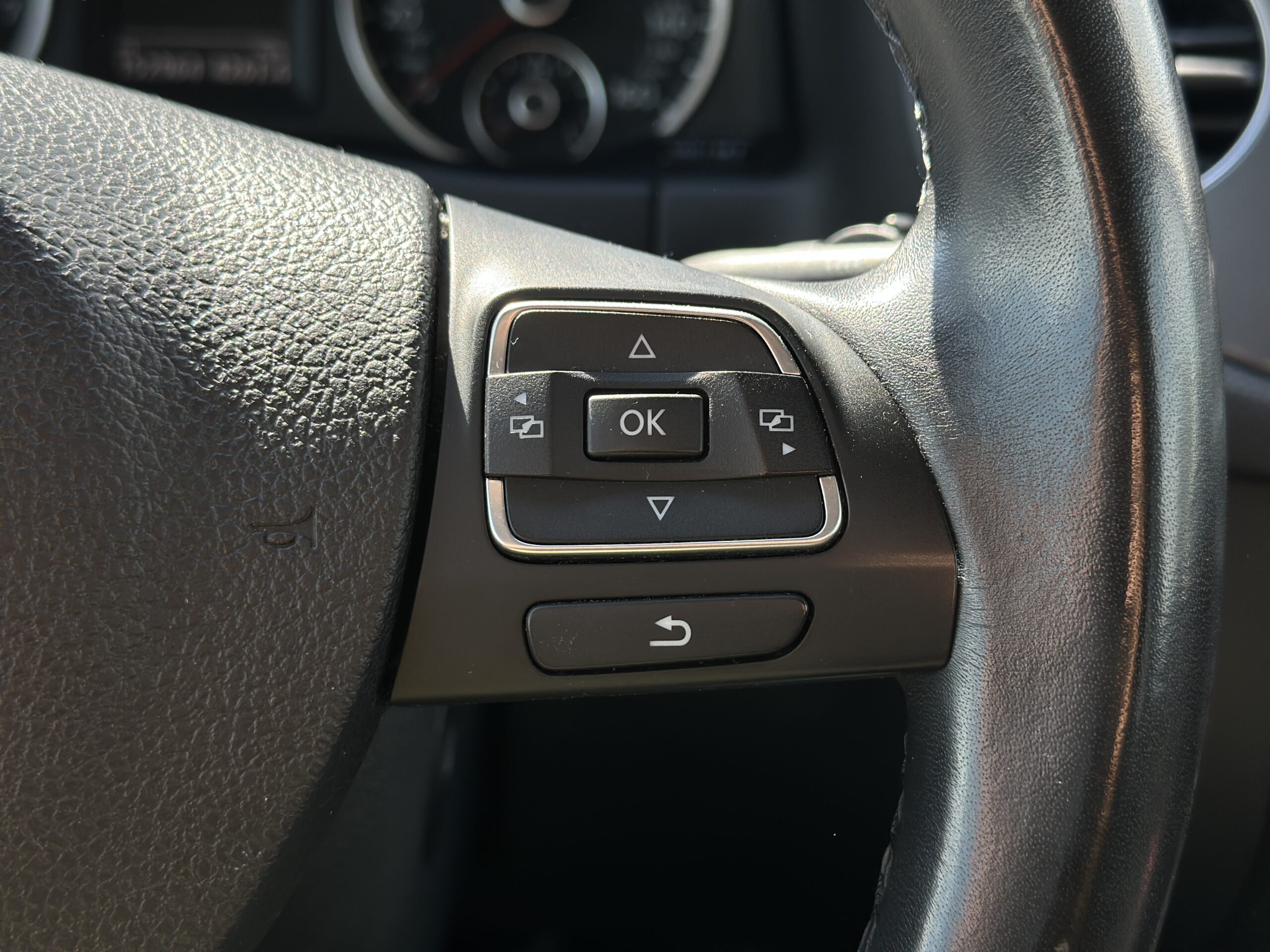 VOLKSWAGEN TIGUAN 2016 РОКУ